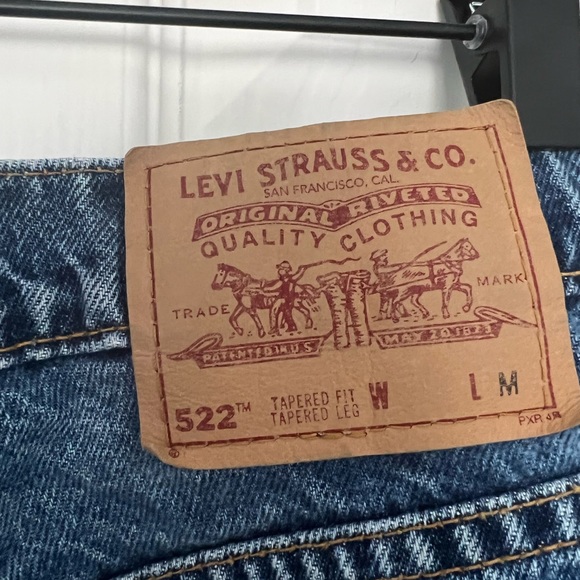 Levi’s 522 Women’s Tapered Fit Jeans - Picture 3 of 4